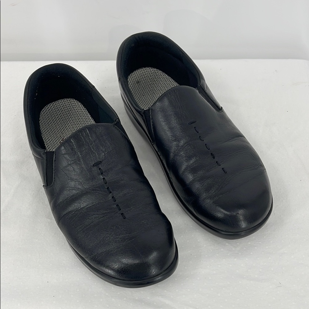 SAS WOMENS SIZE 9  Black Leather Slip-On Shoes